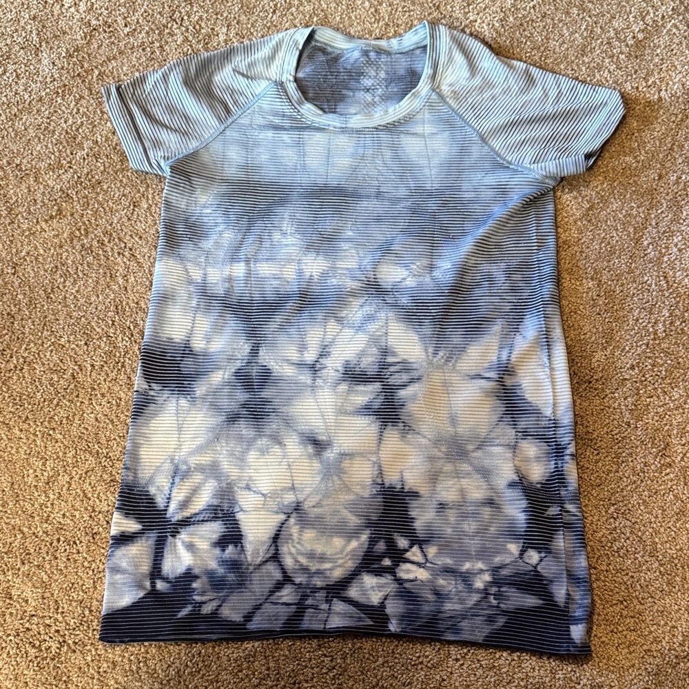 lululemon athletica Blue Tie-Dye Short Sleeve Tee